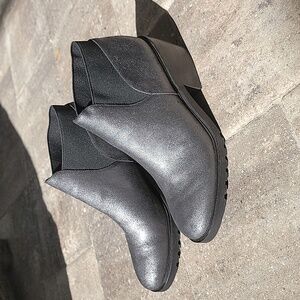 Eileen Fisher Metallic Dome Chunky Pull On Ankle Booties Sz 9